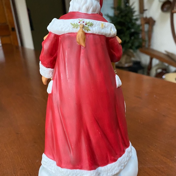 Christmas Avon porcelain collectible - Picture 3 of 10